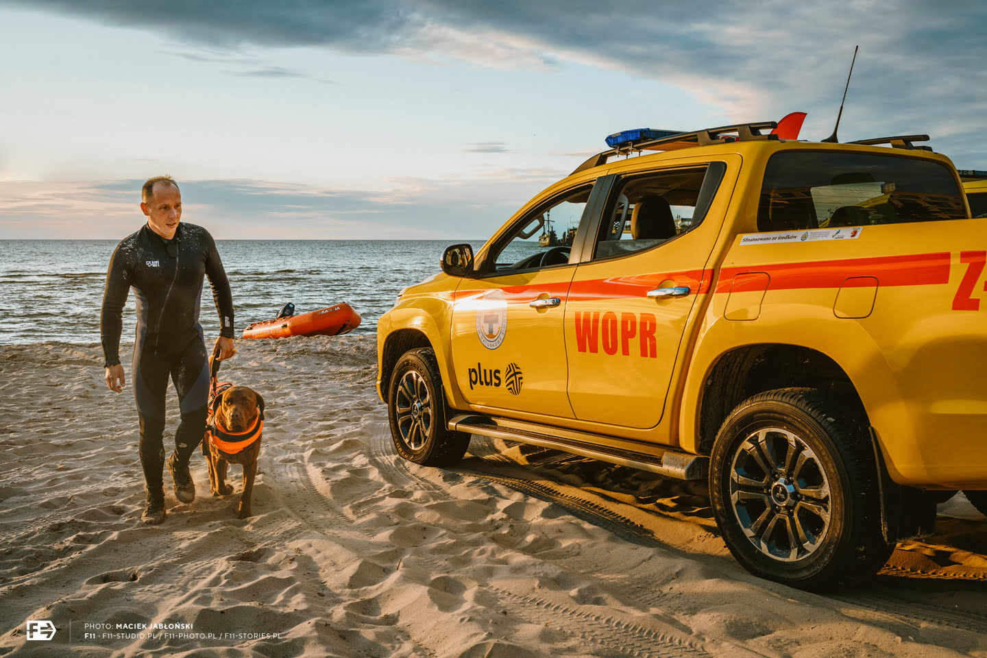 Kadr z programu "Na dyżurze. Wodni ratownicy" powstałego we współpracy Plus i National Geographic