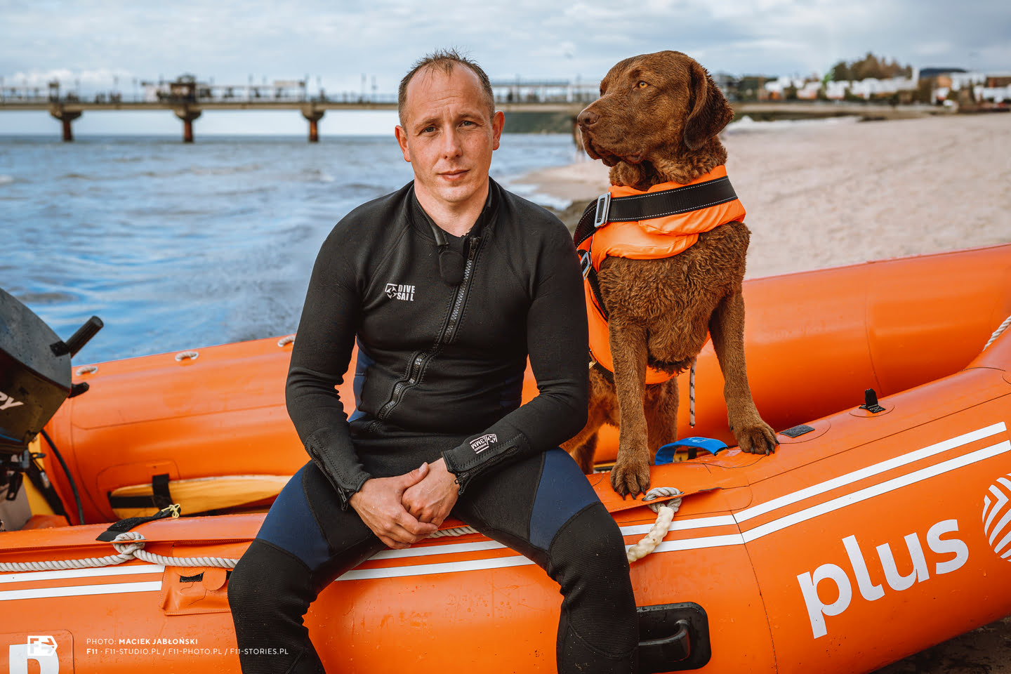 Kadr z programu "Na dyżurze. Wodni ratownicy" powstałego we współpracy Plus i National Geographic