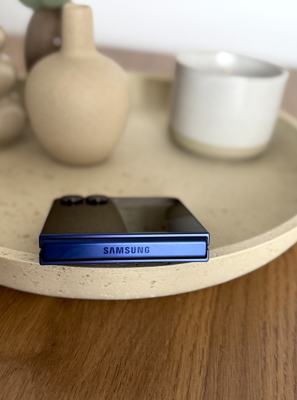 Kompaktowy rozmiar Galaxy Z Flip 7.