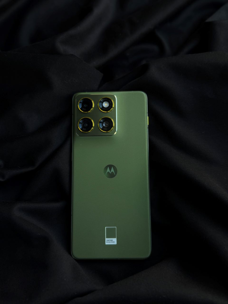 motorola edge 70 Bronze Green